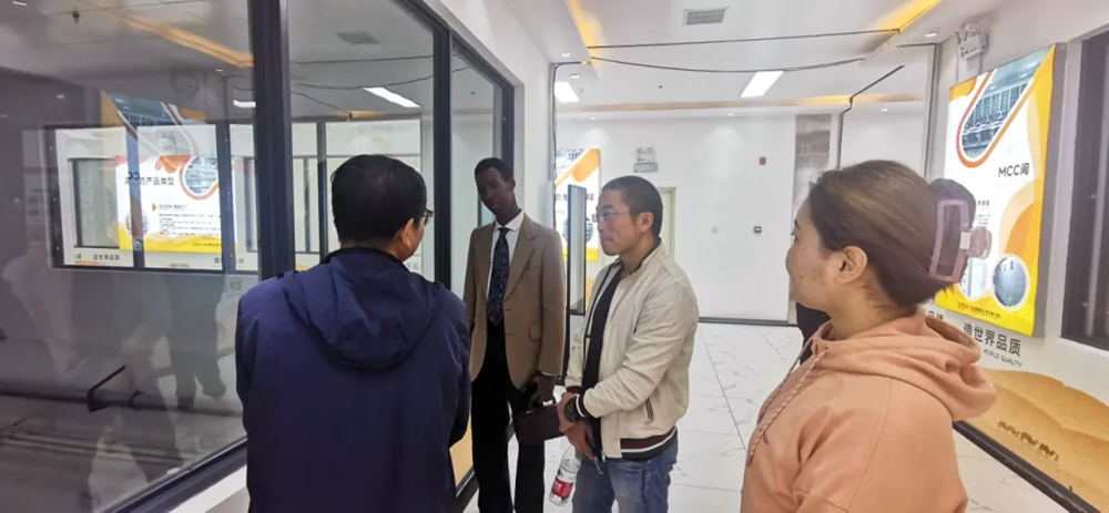 Camel bells echo, mountains and seas travel together | Somali customers visit Bart Dairy for inspection and exchange